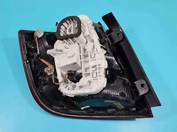 Luz Trasera Derecha Skoda Rapid HB Europa image 3