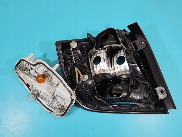 Luz Trasera Derecha Skoda Rapid HB Europa image 4