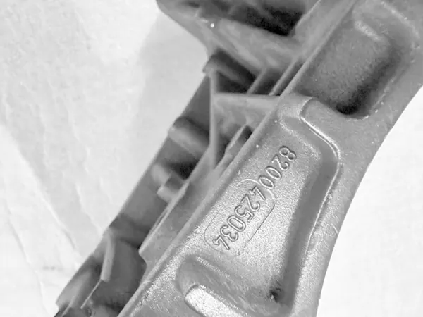 Renault OE 8200425034 Alternator Mount image 2