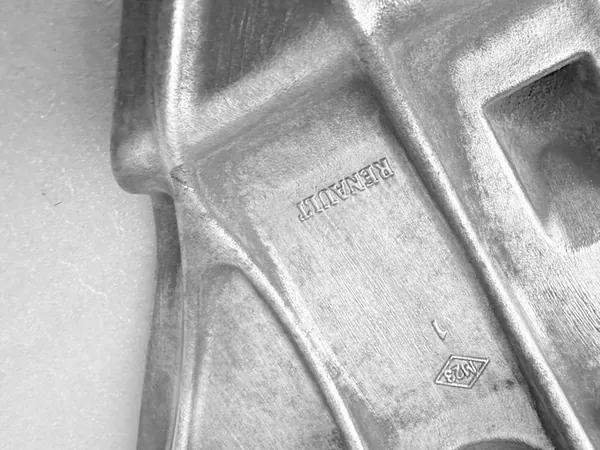 Renault OE 8200425034 Alternator Mount image 3