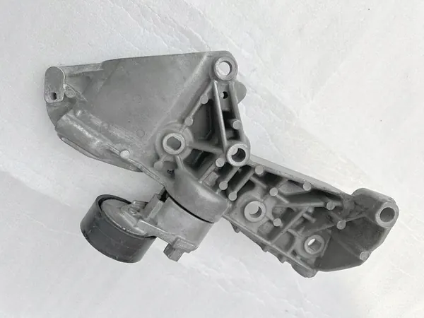 Renault OE 8200425034 Alternator Mount image 5