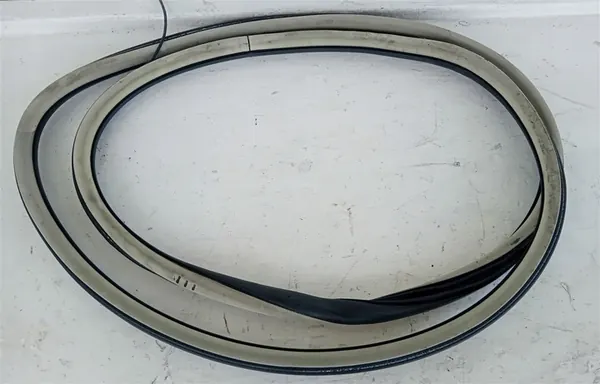 Front Left Door Seal Citroen C5 III X7 08-17 image 2