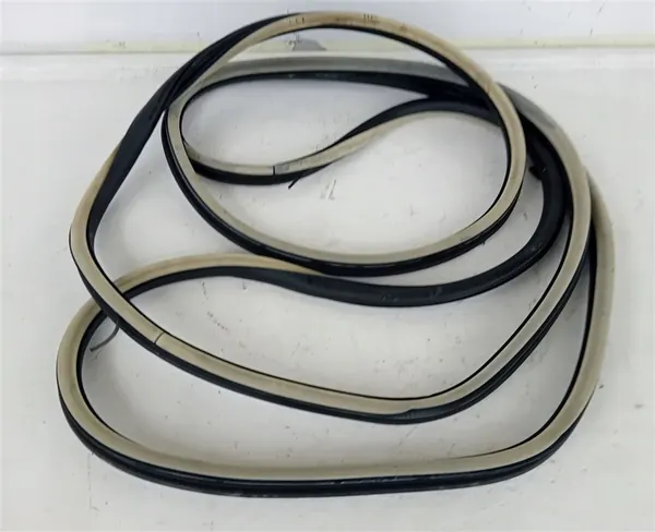 Front Left Door Seal Citroen C5 III X7 08-17 image 8