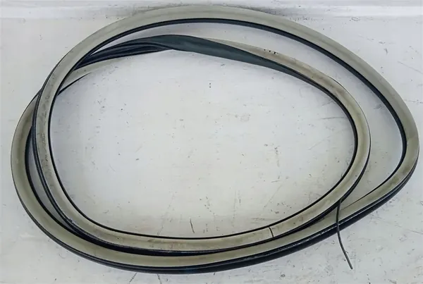 Front Left Door Seal Citroen C5 III X7 08-17 image 9