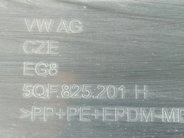 Escudo Inferior Esquerdo VW Tiguan II OEM 5QF825201H image 7