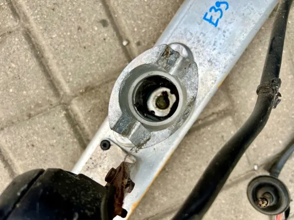 BMW E39 Touring avtagbar dragkroksmodul OEM 6908767 image 9