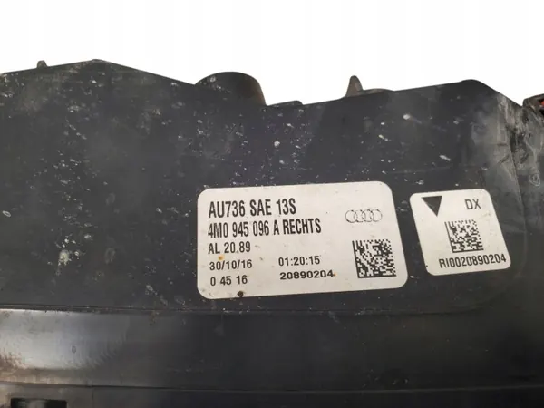 Luz de parachoques trasero Audi Q7 OEM 4M0945096A - Usado image 7