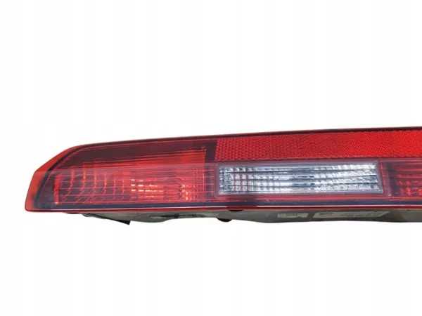 Luz de parachoques trasero Audi Q7 OEM 4M0945096A - Usado image 8