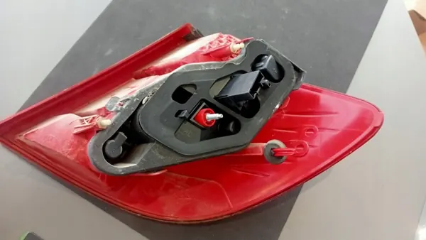 Luz trasera Renault Thalia/Symbol II OEM 8200700046 image 2