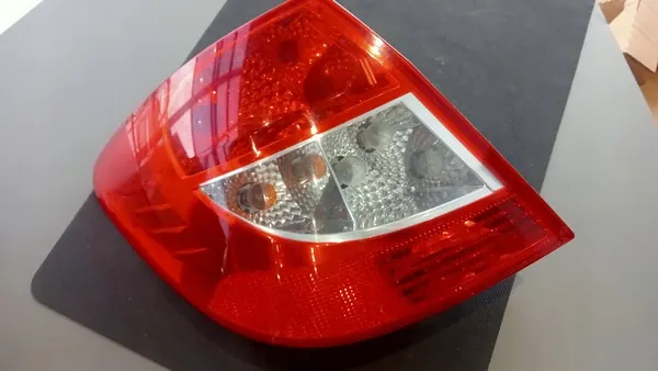 Luz trasera Renault Thalia/Symbol II OEM 8200700046 image 3