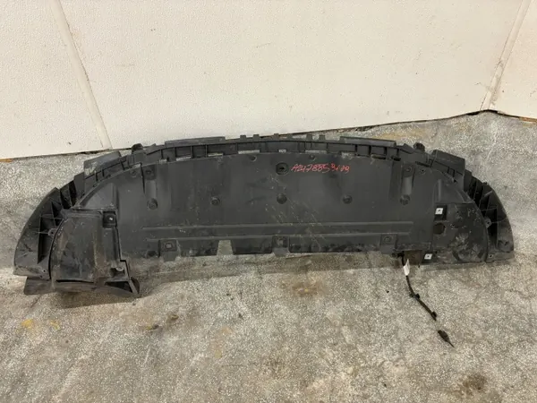 Mercedes W247 GLA Placa sob para-choques OEM A2478859109 image 2