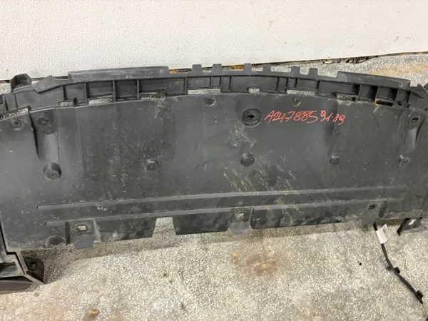 Mercedes W247 GLA Placa sob para-choques OEM A2478859109 image 3