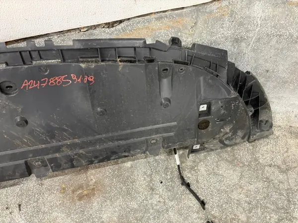 Mercedes W247 GLA Placa sob para-choques OEM A2478859109 image 4