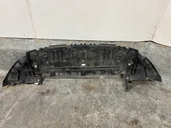 Mercedes W247 GLA Placa sob para-choques OEM A2478859109 image 5
