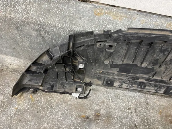 Mercedes W247 GLA Placa sob para-choques OEM A2478859109 image 6