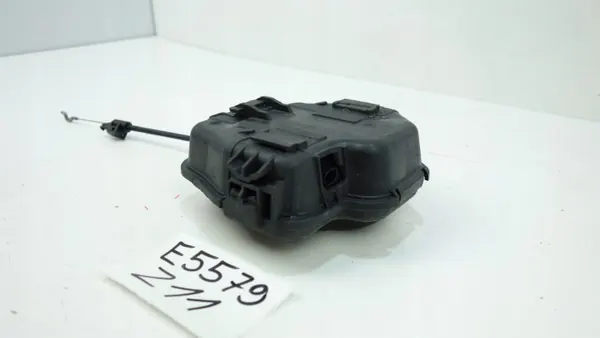 Tirón Maletero Mercedes OEM A0999066903 - Usado image 3
