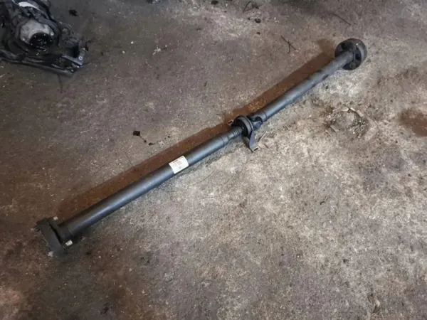 Mercedes W204 Vetoakseli OEM 2044101716 - Käytetty image 2