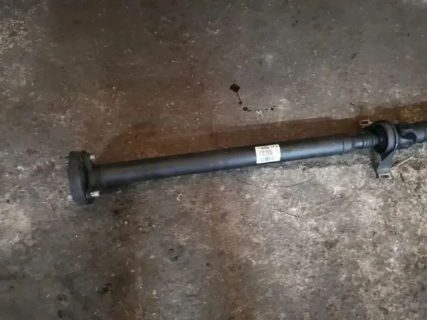 Mercedes W204 Vetoakseli OEM 2044101716 - Käytetty image 3