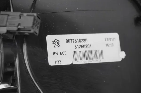 PEUGEOT 308 II T9 2013-2021 Luz trasera derecha OE image 4