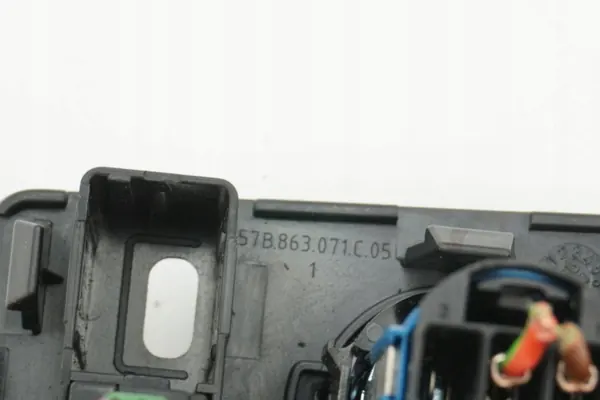 Prise USB OEM 57B863071C pour Skoda Karoq image 3