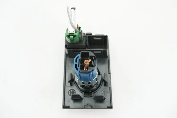 Prise USB OEM 57B863071C pour Skoda Karoq image 4