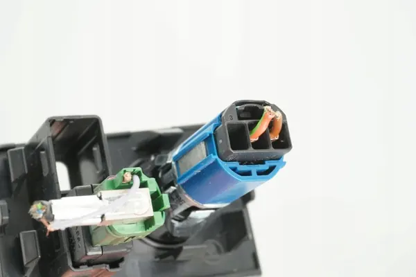 Prise USB OEM 57B863071C pour Skoda Karoq image 5