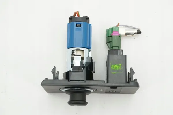 Prise USB OEM 57B863071C pour Skoda Karoq image 7