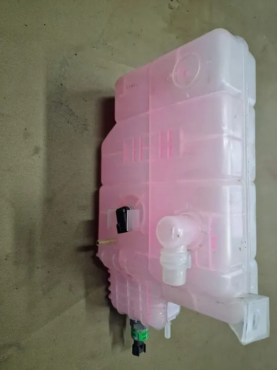 IVECO DAILY VI Ausgleichsbehälter 5801255878 OEM image 2