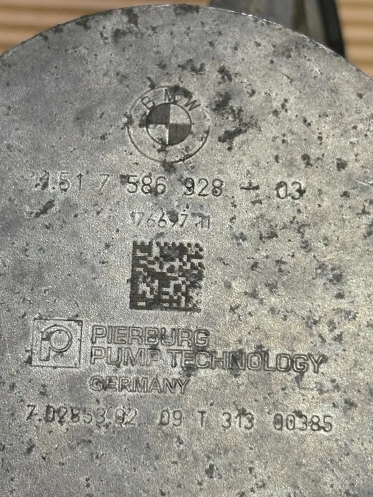 BMW Vattenpump 5 E60 E61 2.0L OE 7586928 image 2