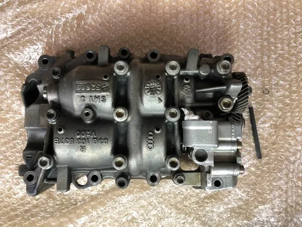 Olje pump 2.0 TDI AUDI A4 A6 PASSAT B6 image 2