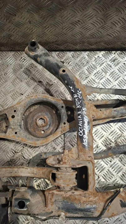 SANKITYLOCTAVIAIIKOMBI Achterophangingbalk Skoda Octavia image 4
