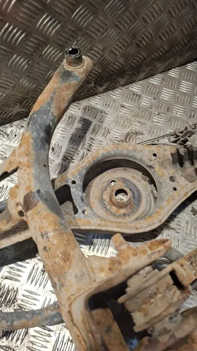SANKITYLOCTAVIAIIKOMBI Achterophangingbalk Skoda Octavia image 8