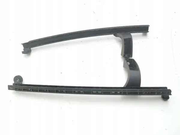 Audi Q2 2017 Bakrutsguide OEM 81A839067 image 8