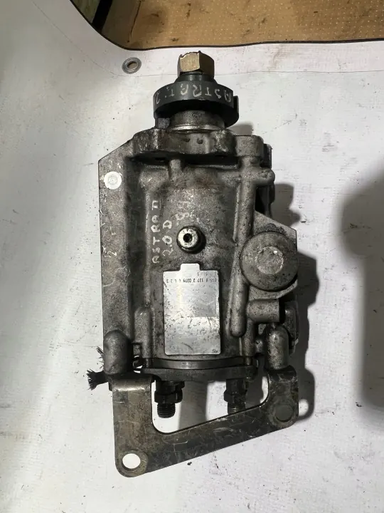 Bomba de inyección OEM 0986444002 Usada image 3