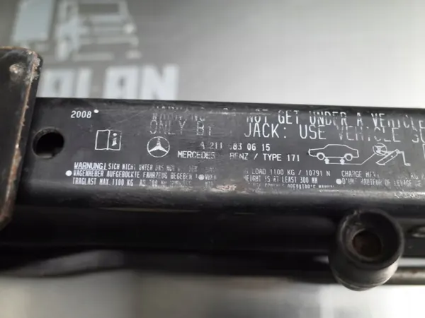 Cric Mercedes Classe C W204 OEM A2115830615 image 3