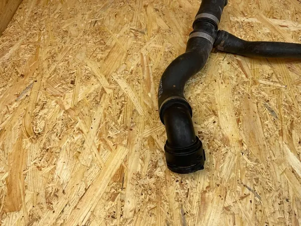 Waterleiding Mercedes W205 image 2