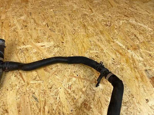 Waterleiding Mercedes W205 image 4