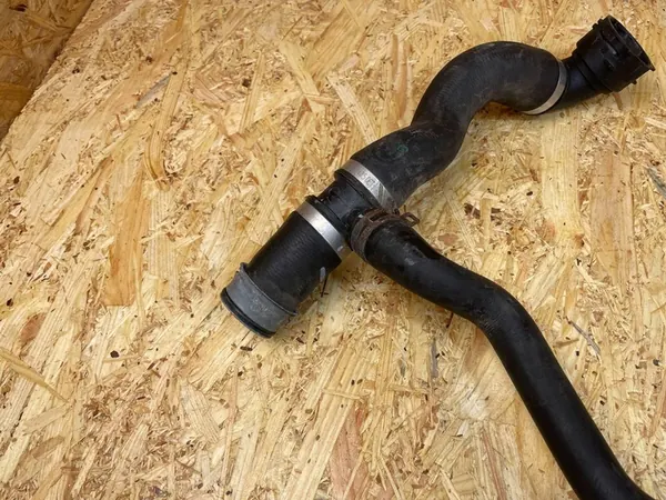 Waterleiding Mercedes W205 image 8