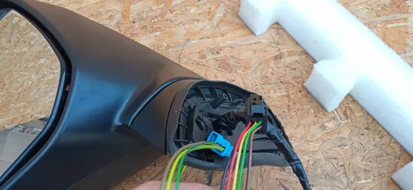 VASEN PEILI CITROEN C4 PICASSO 8 PIN 8153H0 image 10