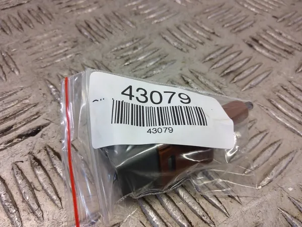 Nissan Micra K14 2020 Interrupteur/Senseur de Feu de Recul image 2