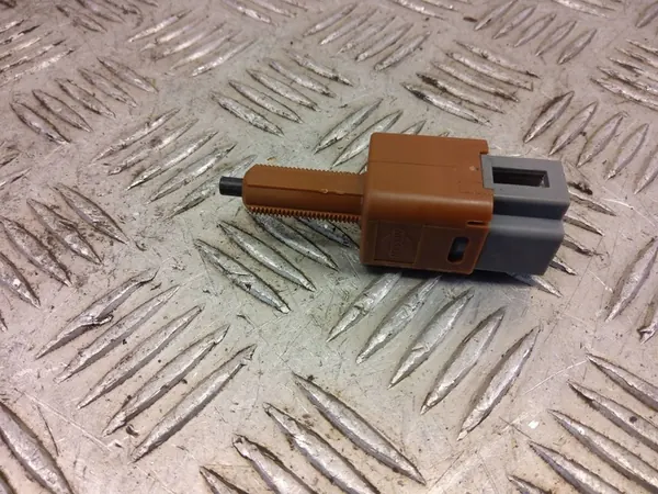 Nissan Micra K14 2020 Interrupteur/Senseur de Feu de Recul image 3