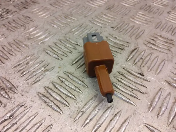 Nissan Micra K14 2020 Interrupteur/Senseur de Feu de Recul image 4