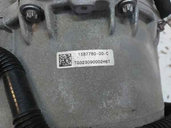 Tesla OEM 1587780-00-C Elektromotor Achter 2024 image 3