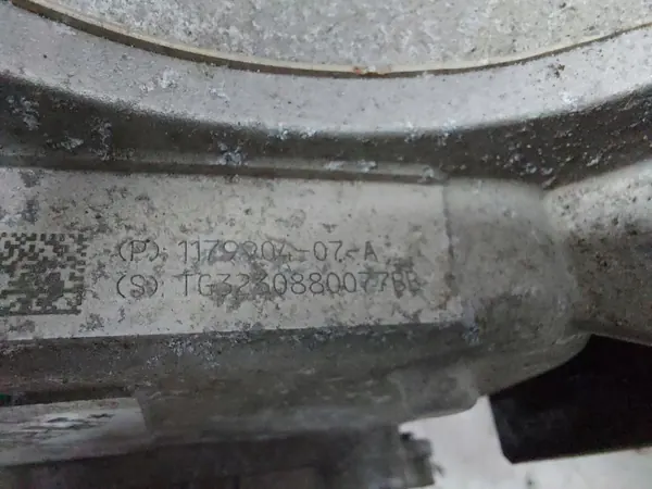 Tesla OEM 1587780-00-C Elektromotor Achter 2024 image 9