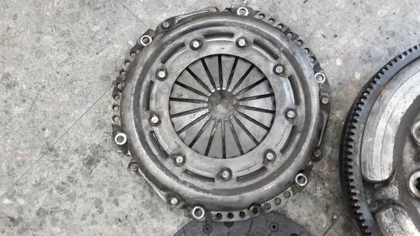 Kytkinlevy 1.6 HDi Citroen C4 Grand Picasso OEM 9653295680 image 4