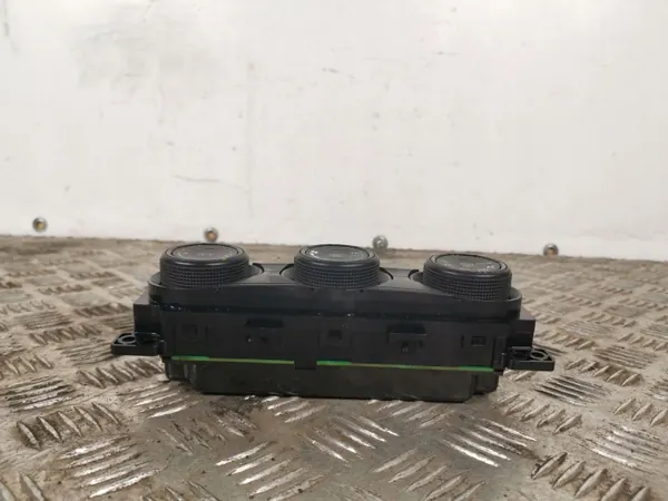 Subaru ilmastointipaneeli OEM 72311FJ070 - Käytetty image 3