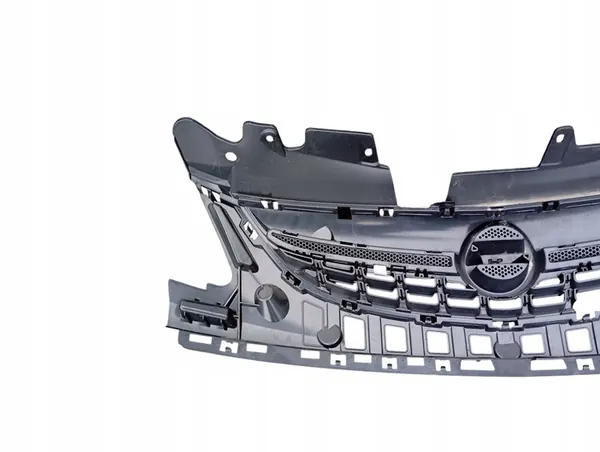 Opel Corsa D Lift Grille OE 13286000 image 6