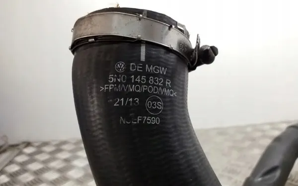 Audi Q3 8U 2013 Intercooler Schlauch image 4