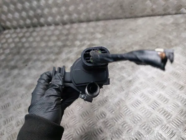 Boîtier de filtre à carburant BMW F01 730D 3.0 D 8517897 image 3