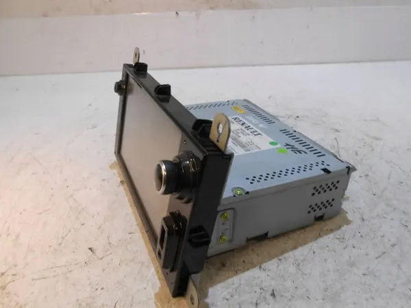 Renault Clio IV Radionäyttö OEM 281152841R image 4